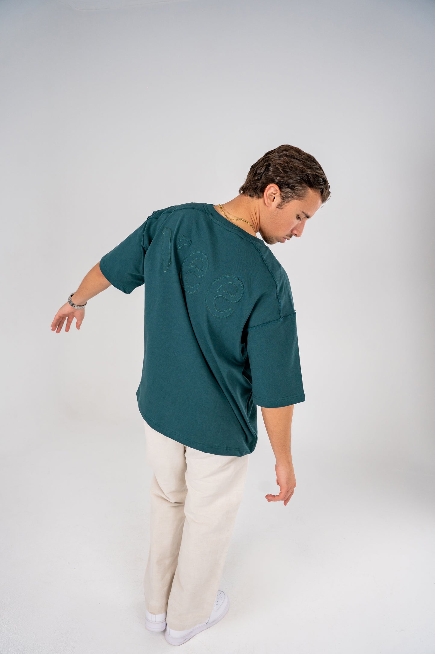 تي شيرت أخضر 