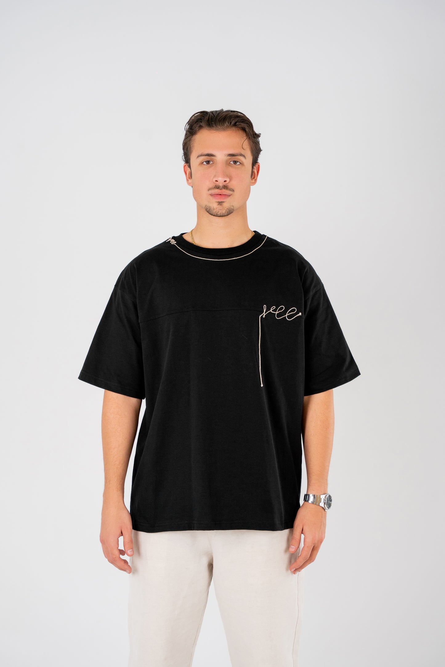 تي شيرت أسود بتطريز يدوي