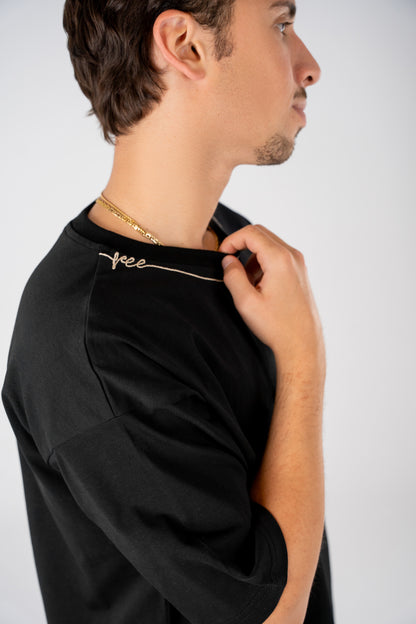 تي شيرت أسود بتطريز يدوي